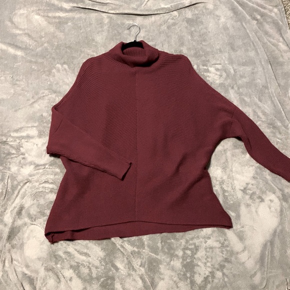Amazon cozy, wine colored oversized sweater. Size small - Picture 3 of 7